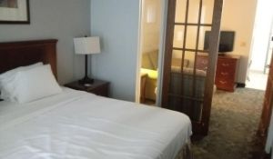 Country Inn and Suites King 2  300x175