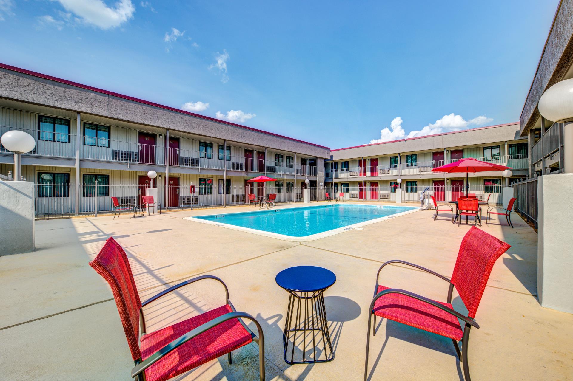 Red-Roof-Inn-pool